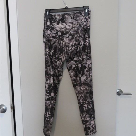 Onzie Leggings Black White Pattern Abstract Full Length Womens Workout Small - Picture 4 of 7